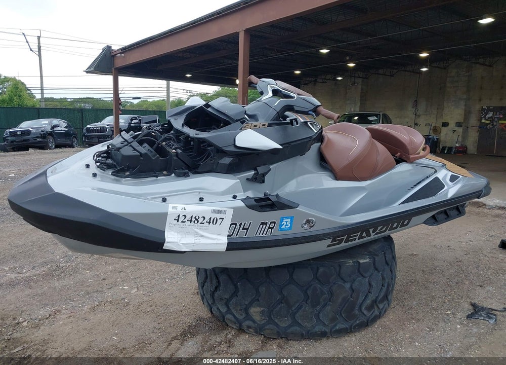 2019 SEADOO GTX-300 LIMITED VIN: YDV28619E919