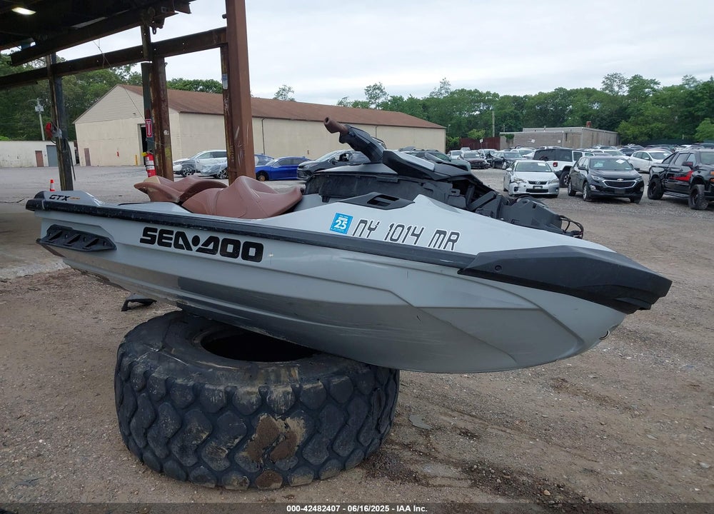 2019 SEADOO GTX-300 LIMITED VIN: YDV28619E919