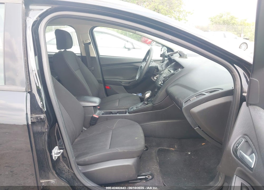 2017 FORD FOCUS VIN: 1FADP3F24HL346463