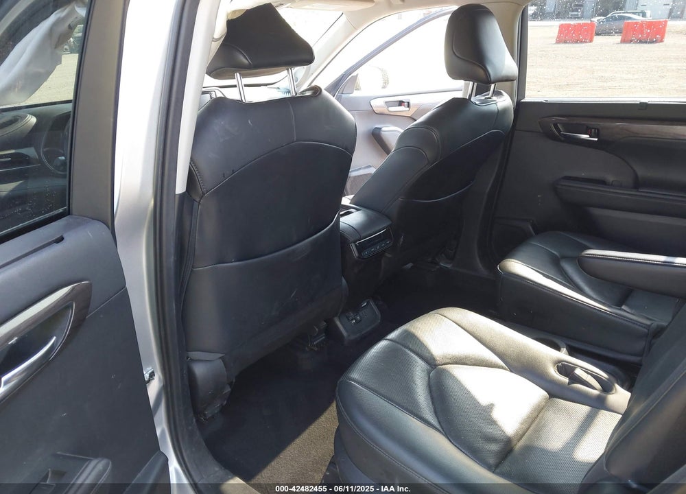 2021 TOYOTA HIGHLANDER VIN: 5TDDZRBH8MS556378