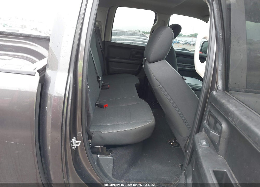 2021 RAM 1500 CLASSIC VIN: 1C6RR6FG4MS521082