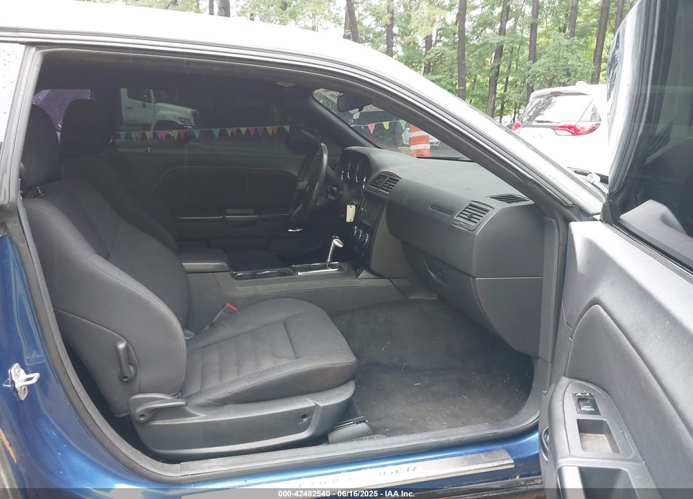 2010 DODGE CHALLENGER VIN: 2B3CJ5DT7AH261829