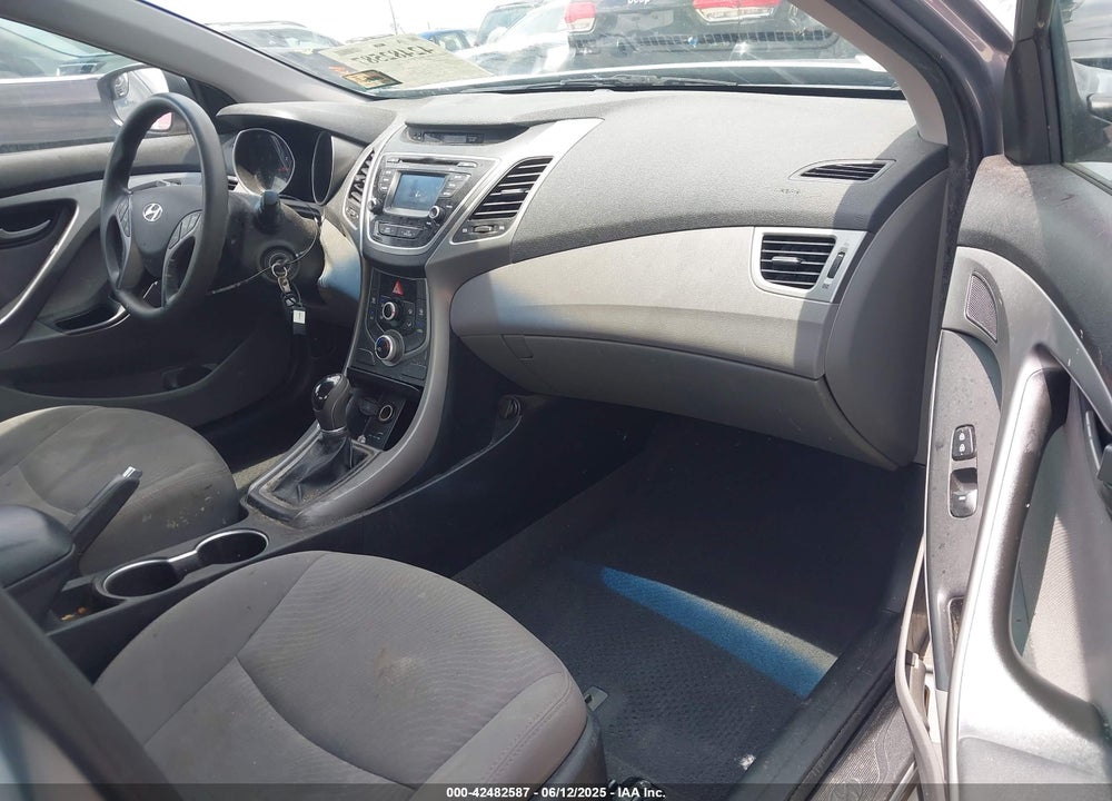 2016 HYUNDAI ELANTRA VIN: 5NPDH4AE3GH661904