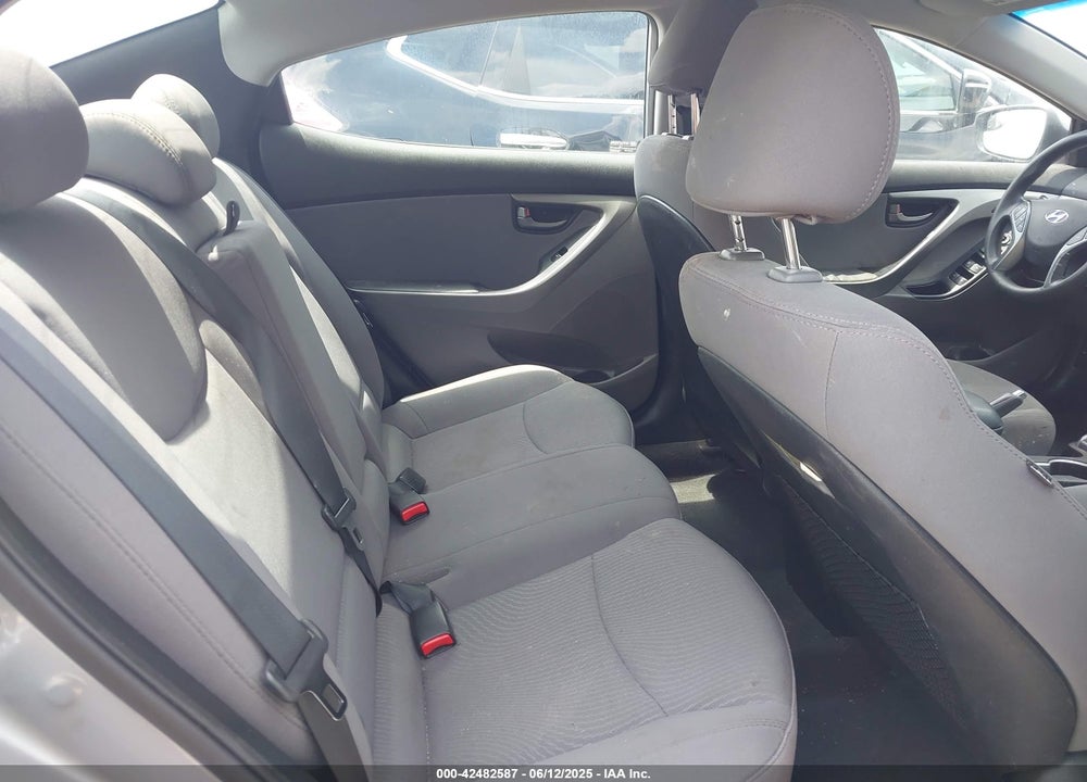 2016 HYUNDAI ELANTRA VIN: 5NPDH4AE3GH661904