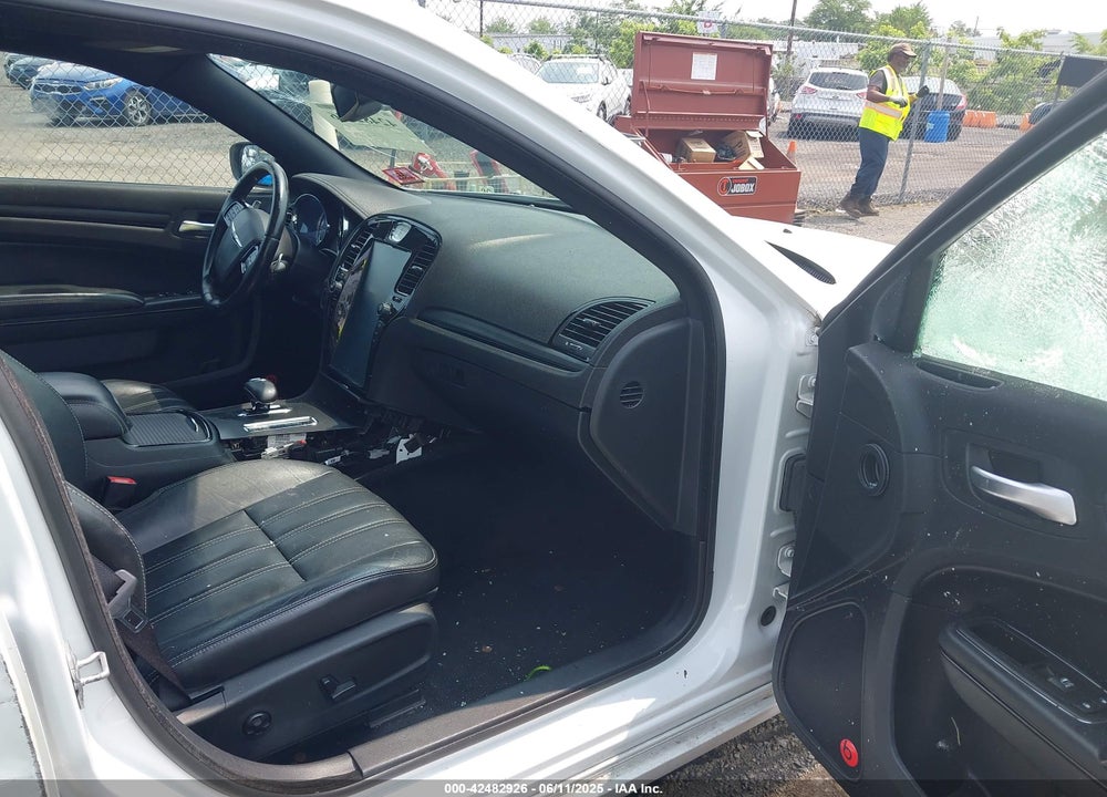 2014 CHRYSLER 300 VIN: 2C3CCABG0EH286444