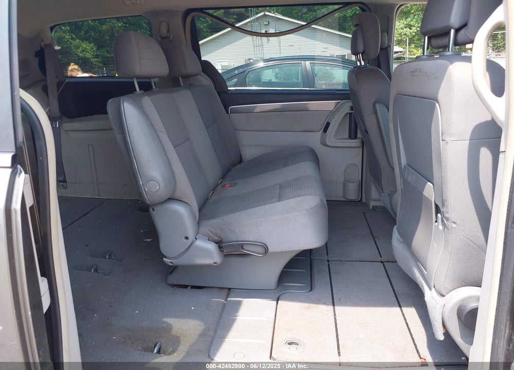 2010 VOLKSWAGEN ROUTAN S VIN: 2V4RW4D11AR388613