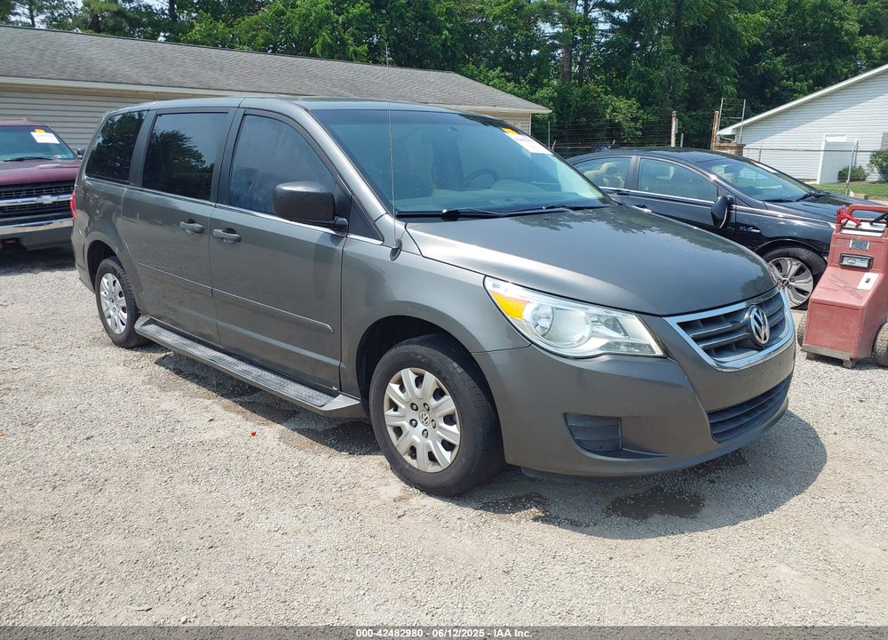 2010 VOLKSWAGEN ROUTAN S VIN: 2V4RW4D11AR388613