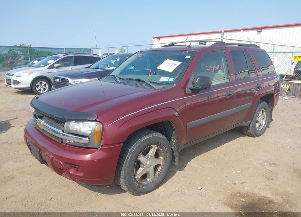 2005 CHEVROLET TRAILBLAZER LS VIN: 1GNDT13S052219572