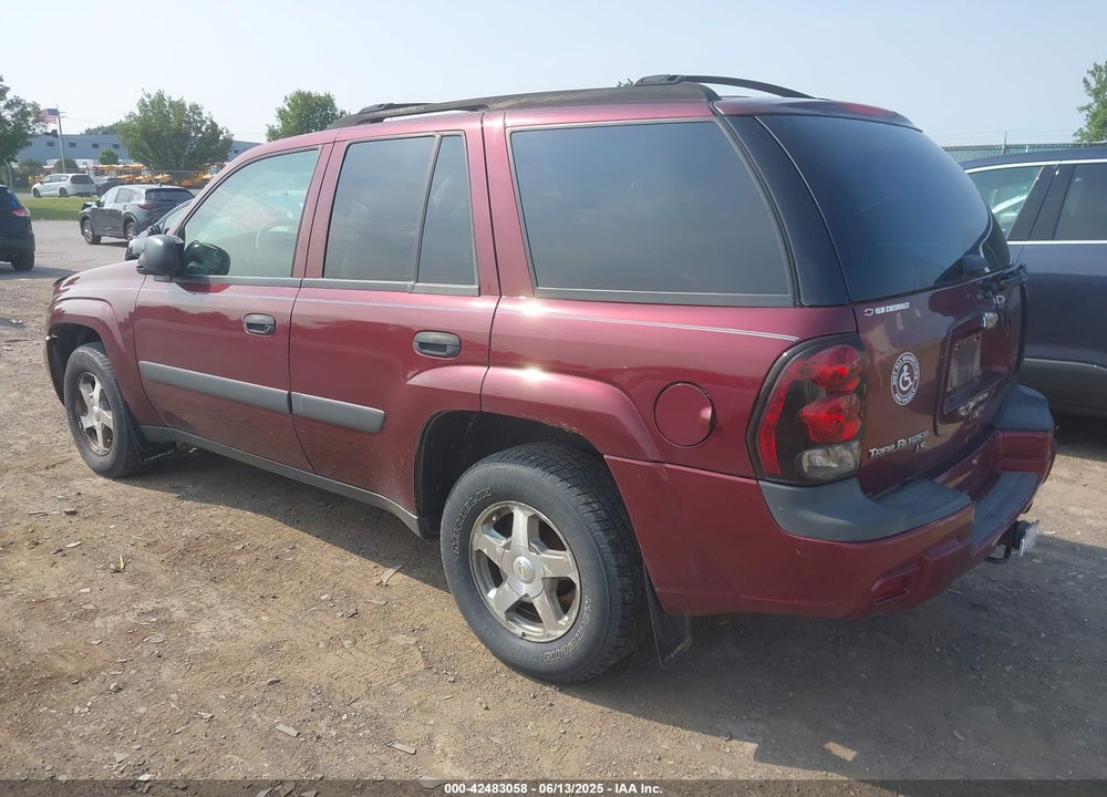 2005 CHEVROLET TRAILBLAZER LS VIN: 1GNDT13S052219572