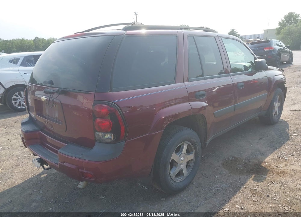 2005 CHEVROLET TRAILBLAZER LS VIN: 1GNDT13S052219572