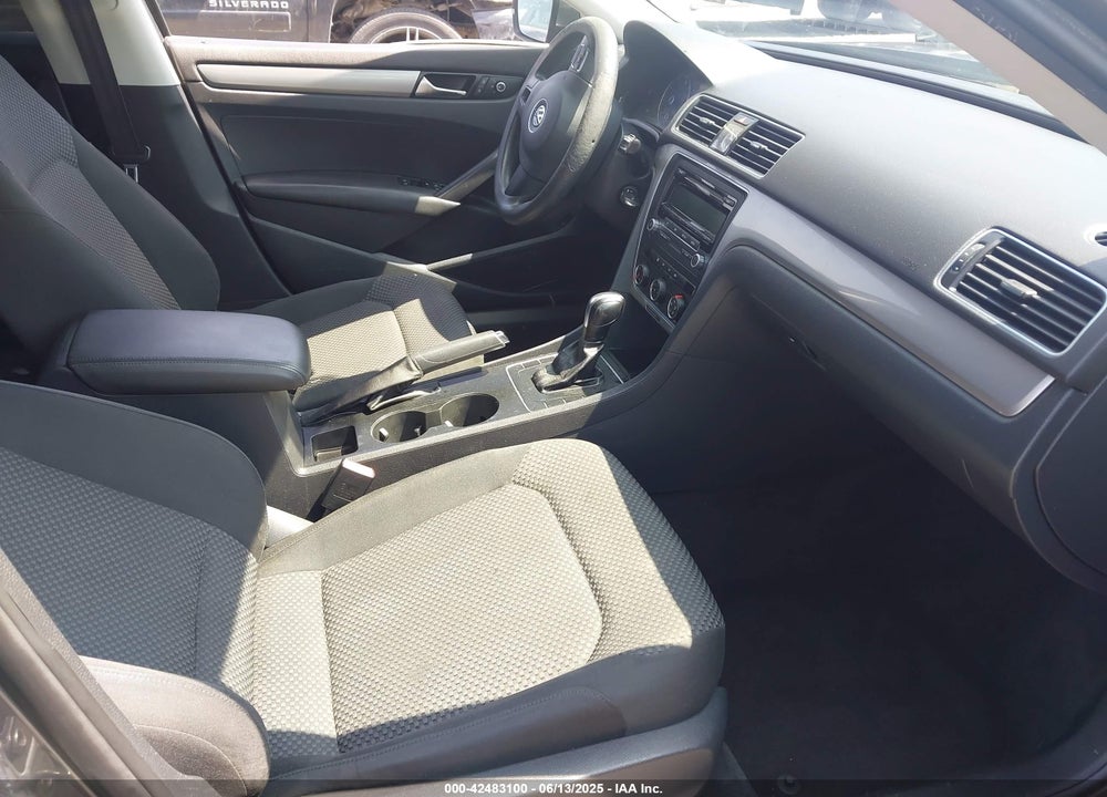 2014 VOLKSWAGEN PASSAT 2.5L S VIN: 1VWAP7A3XEC003928