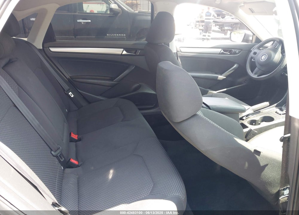 2014 VOLKSWAGEN PASSAT 2.5L S VIN: 1VWAP7A3XEC003928
