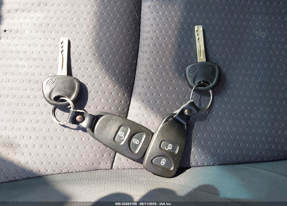 2012 KIA SORENTO VIN: 5XYKT4A15CG256924