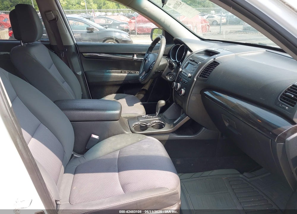 2012 KIA SORENTO VIN: 5XYKT4A15CG256924