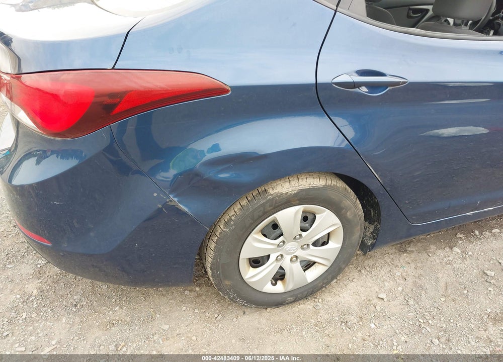 2016 HYUNDAI ELANTRA SE VIN: 5NPDH4AE0GH703882