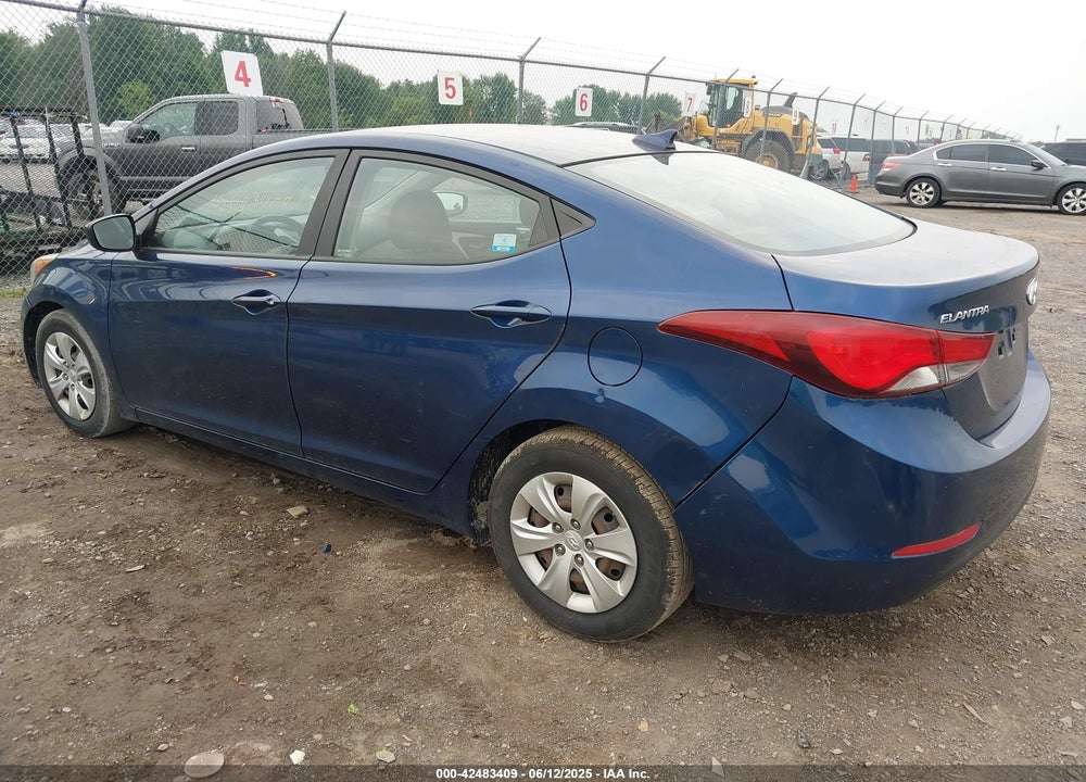 2016 HYUNDAI ELANTRA SE VIN: 5NPDH4AE0GH703882