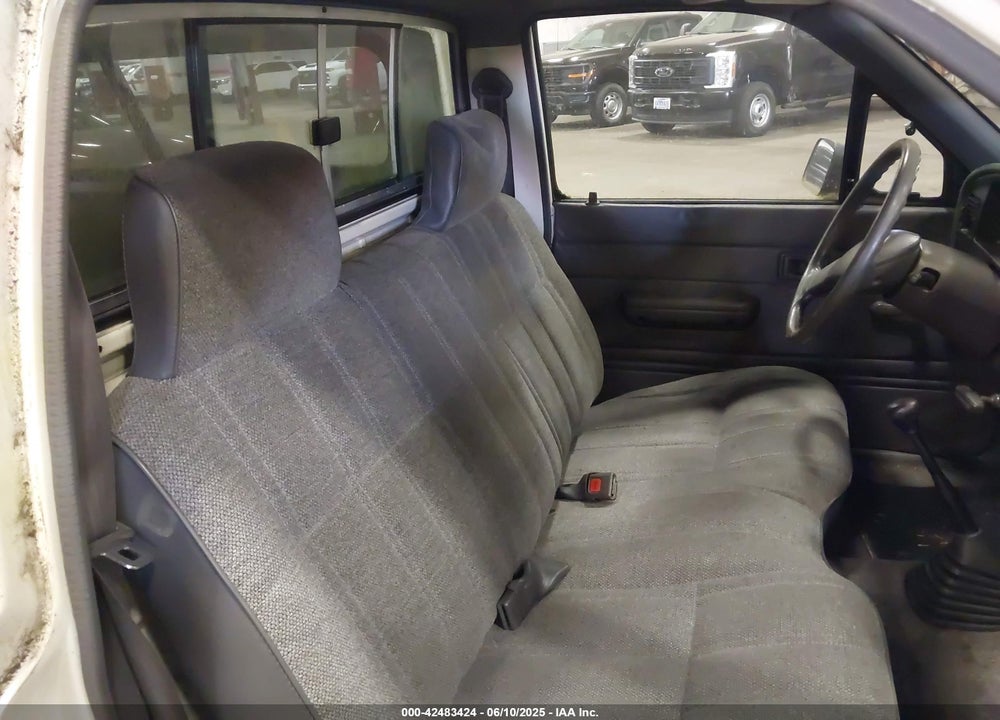 1989 TOYOTA PICKUP 1/2 TON SHT WHEELBASE DLX VIN: JT4RN81P2K5030402