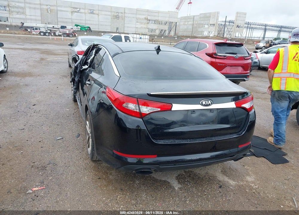 2013 KIA OPTIMA VIN: 5XXGR4A64DG207512