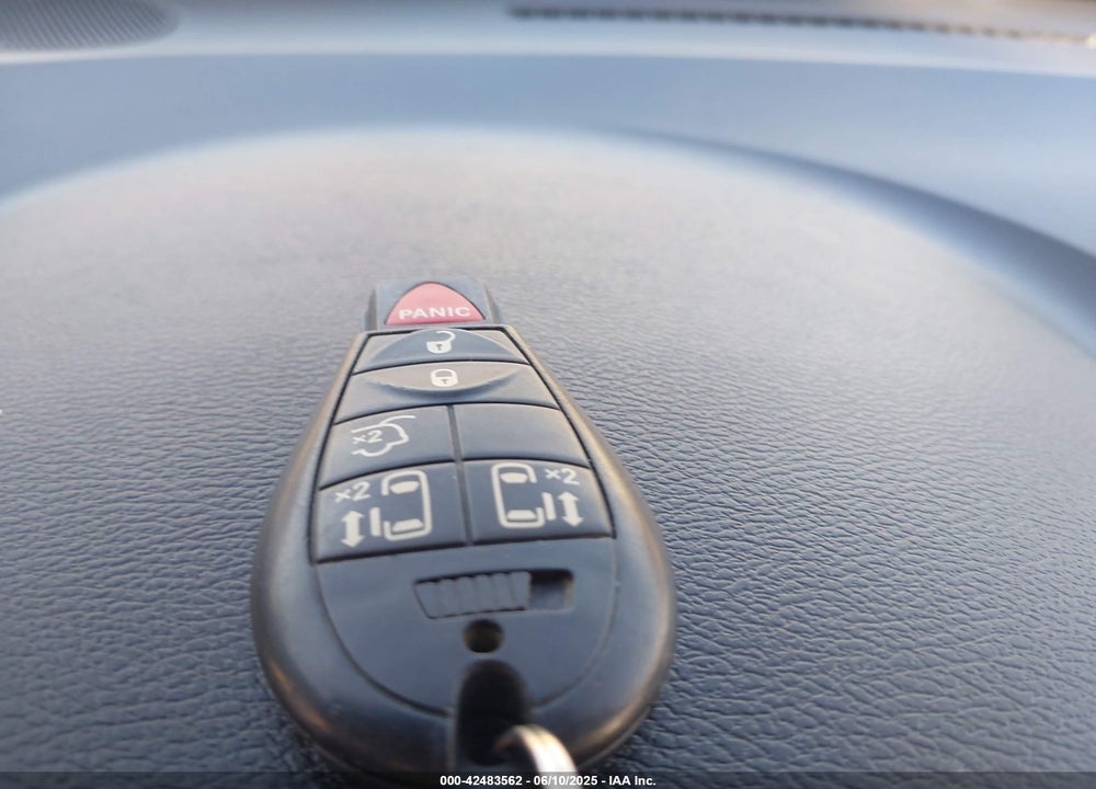 2014 CHRYSLER TOWN & COUNTRY TOURING VIN: 2C4RC1BG8ER434940