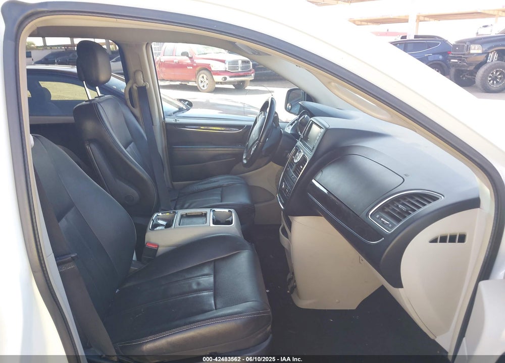 2014 CHRYSLER TOWN & COUNTRY TOURING VIN: 2C4RC1BG8ER434940