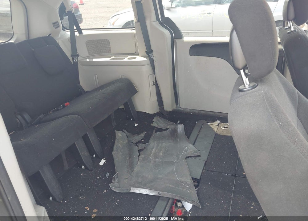 2011 DODGE GRAND CARAVAN EXPRESS VIN: 2D4RN4DG5BR694087
