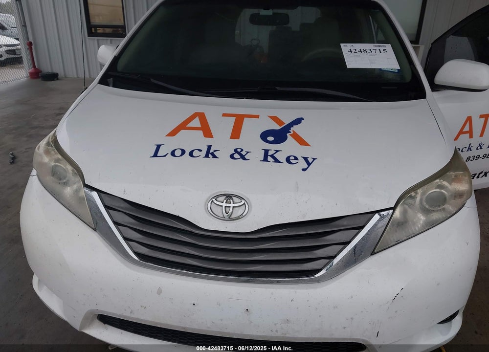 2012 TOYOTA SIENNA XLE V6 8 PASSENGER VIN: 5TDYK3DC6CS228816