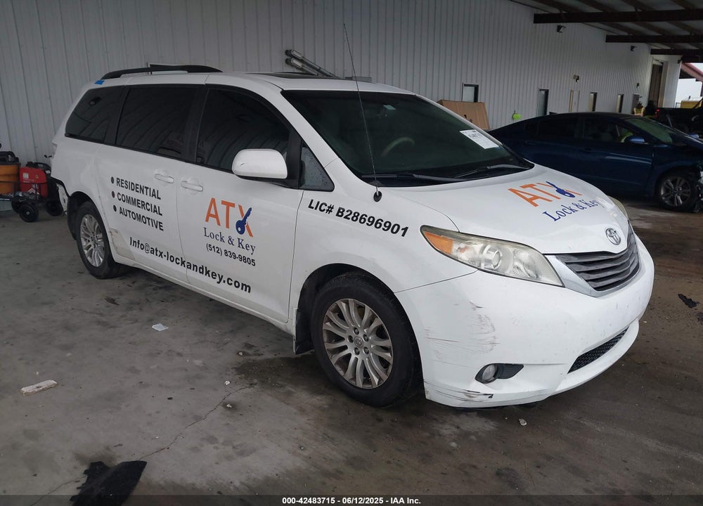 2012 TOYOTA SIENNA XLE V6 8 PASSENGER VIN: 5TDYK3DC6CS228816