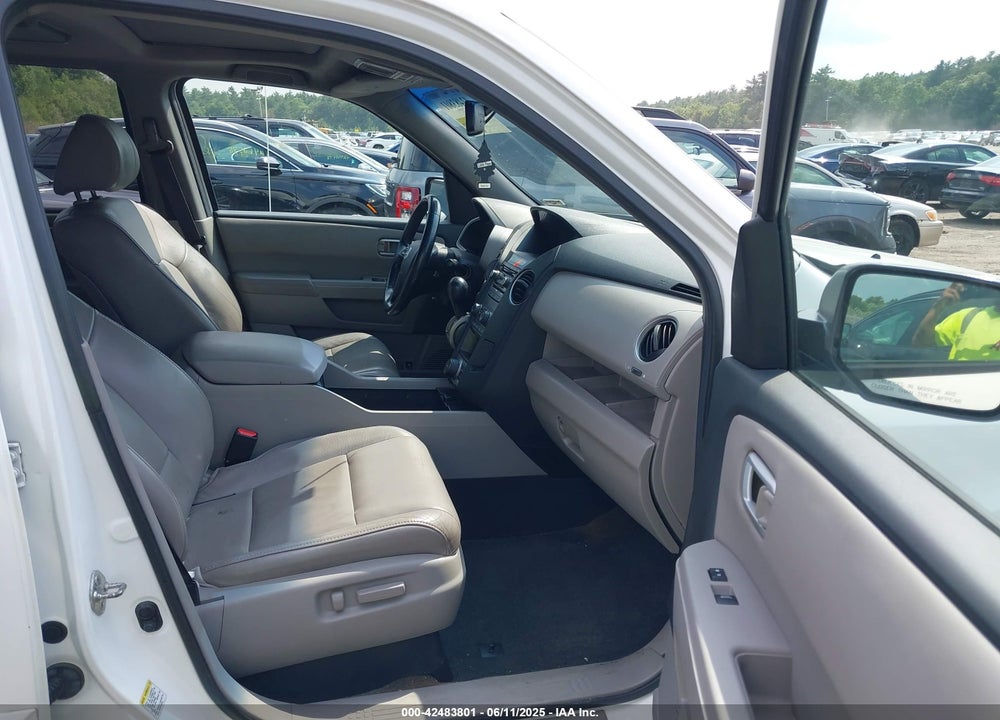 2013 HONDA PILOT VIN: 5FNYF4H63DB077552