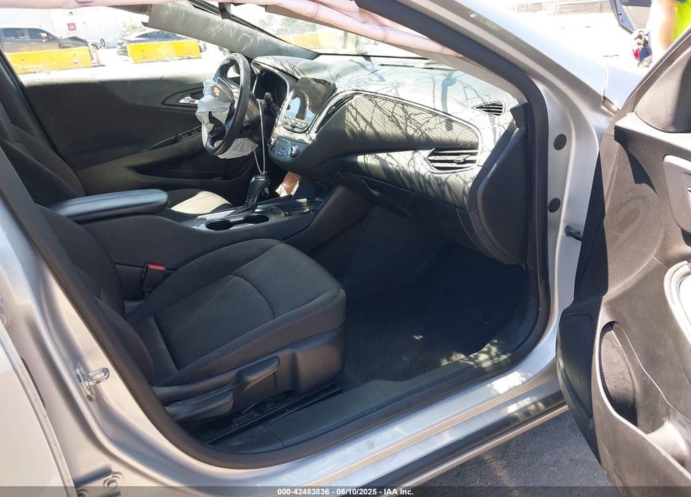 2019 CHEVROLET MALIBU VIN: 1G1ZD5ST8KF159972