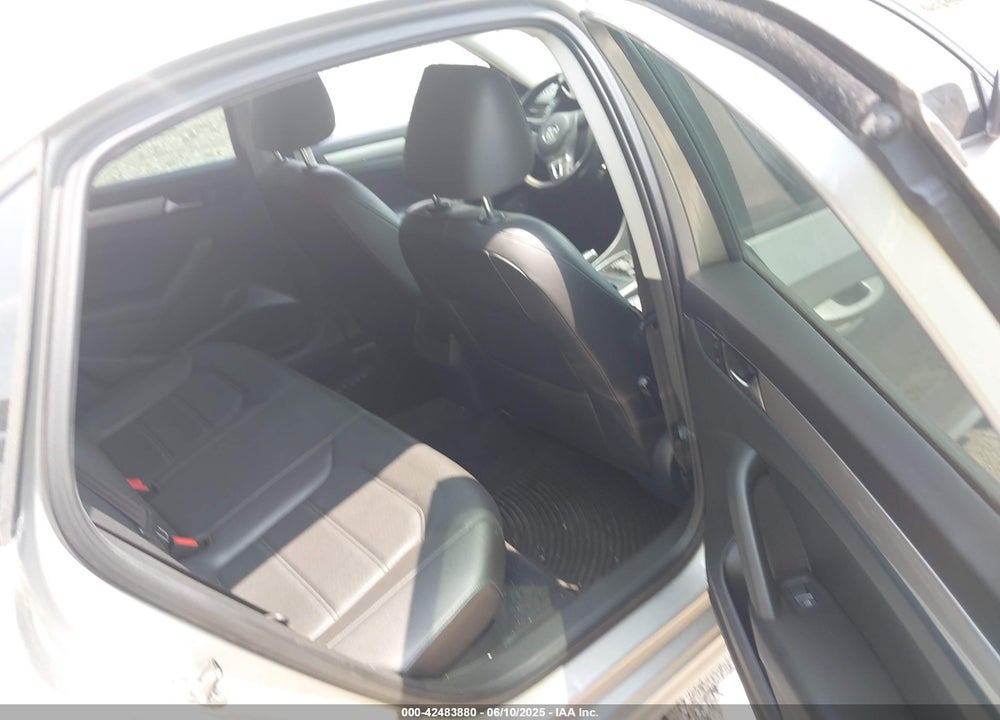 2014 VOLKSWAGEN PASSAT VIN: 1VWAT7A34EC097719