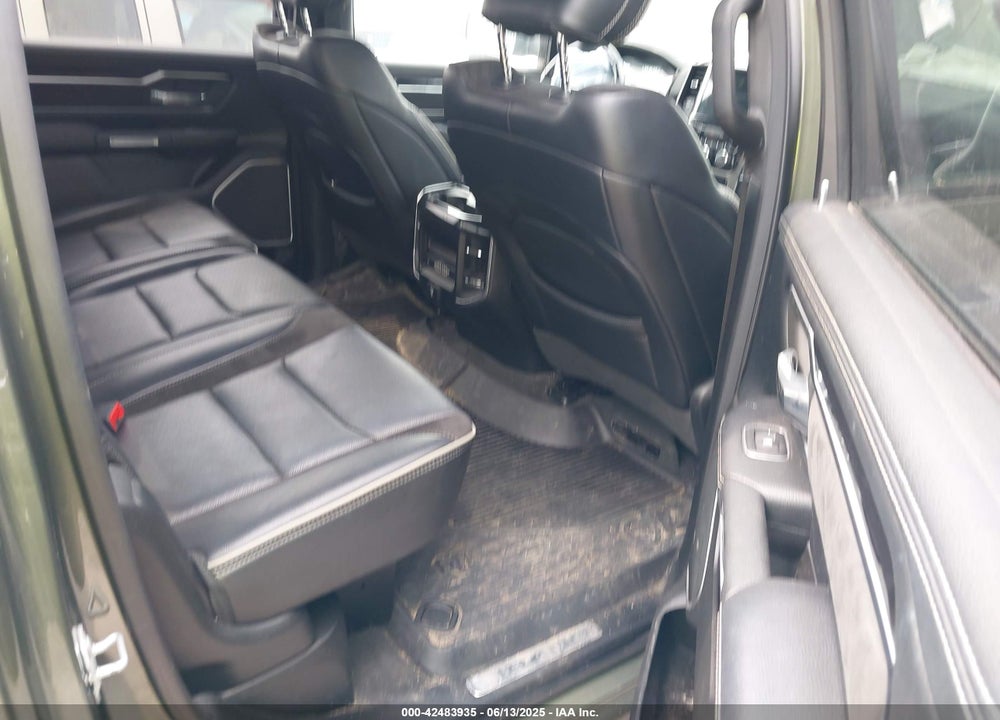 2020 RAM 1500 LAIE  4X4 5'7 BOX VIN: 1C6SRFJTXLN181021