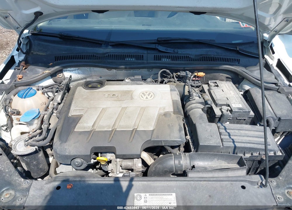 2014 VOLKSWAGEN JETTA VIN: 3VW3L7AJ3EM437691
