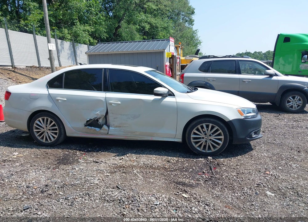 2014 VOLKSWAGEN JETTA VIN: 3VW3L7AJ3EM437691