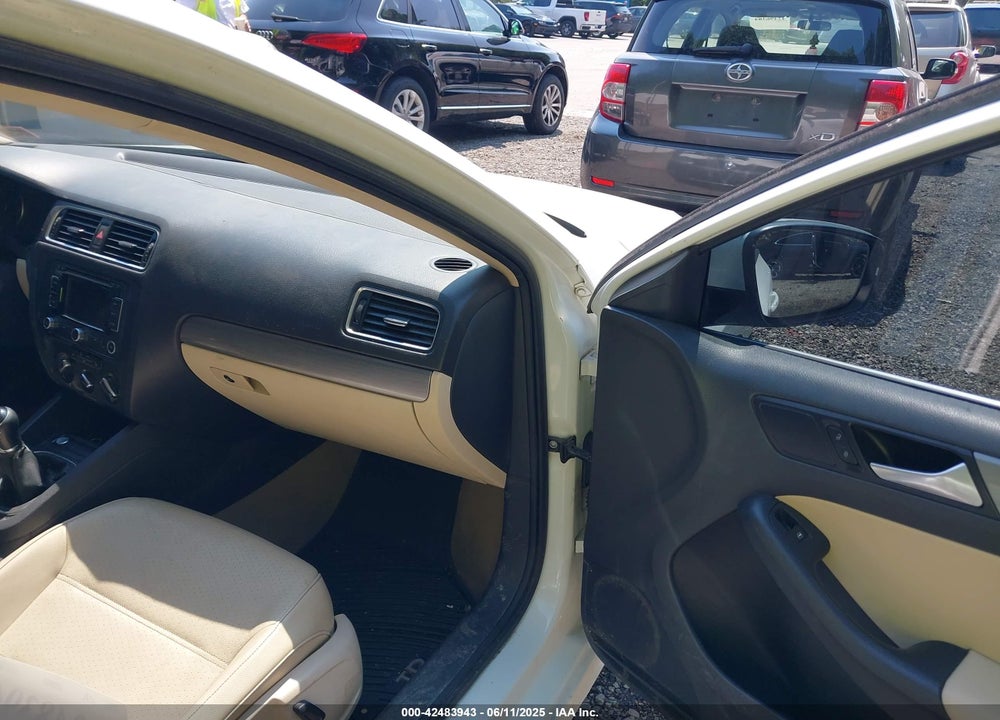 2014 VOLKSWAGEN JETTA VIN: 3VW3L7AJ3EM437691