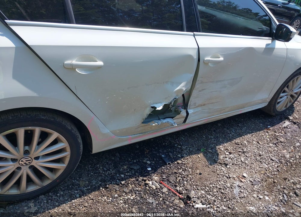 2014 VOLKSWAGEN JETTA VIN: 3VW3L7AJ3EM437691