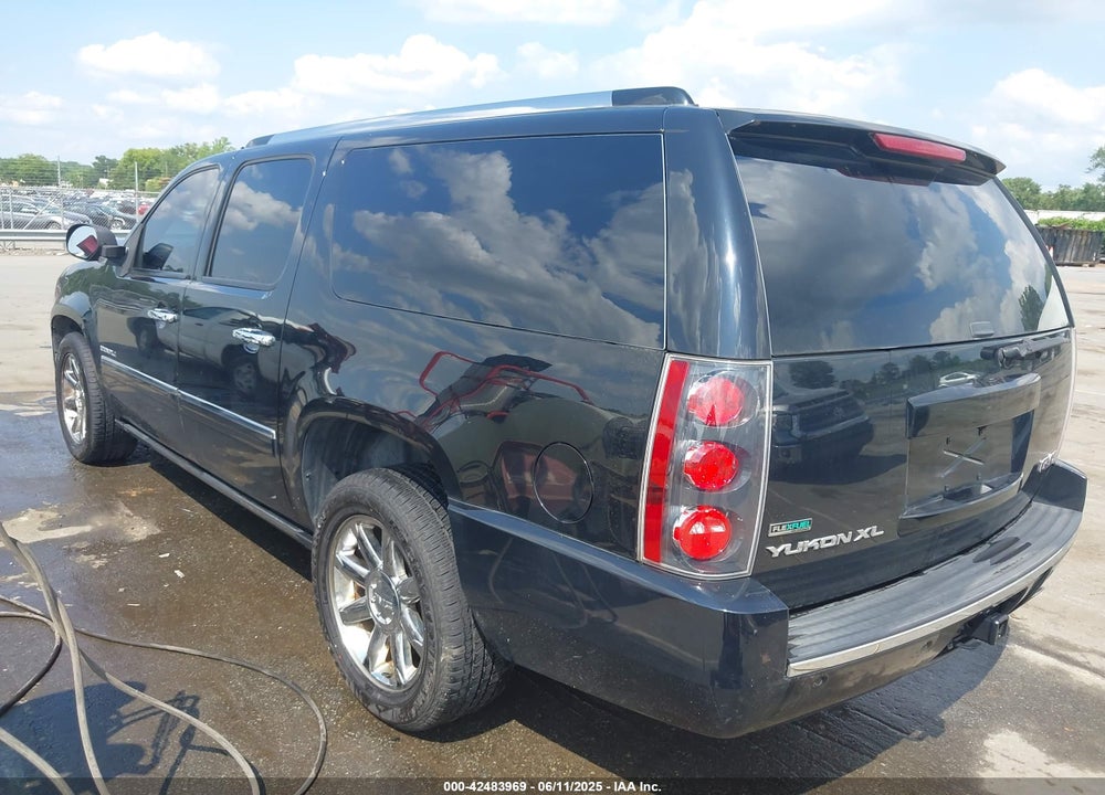 2011 GMC YUKON XL 1500 VIN: 1GKS1MEF4BR329765