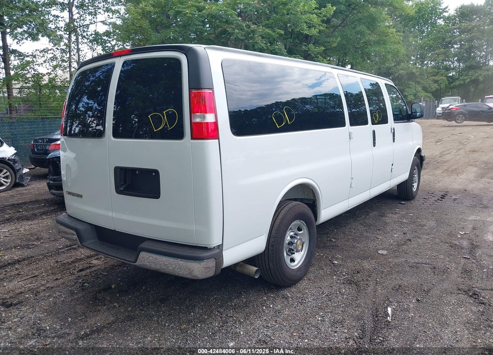 2025 CHEVROLET EXPRESS PASSENGER RWD 3500 EXTENDED WHEELBASE LT VIN: 1GAZGPF72S1152397