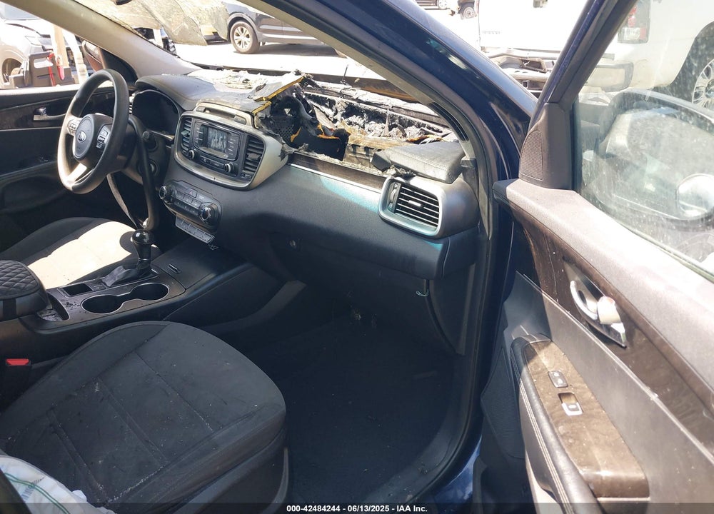 2016 KIA SORENTO VIN: 5XYPG4A54GG016749