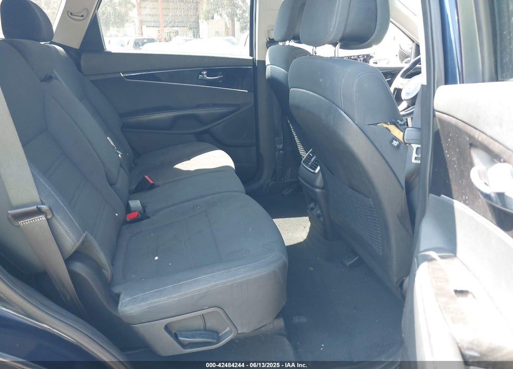 2016 KIA SORENTO VIN: 5XYPG4A54GG016749