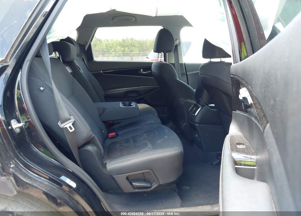 2019 KIA SORENTO VIN: 5XYPG4A34KG568064