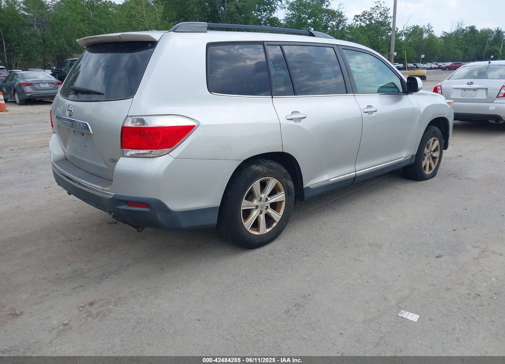 2011 TOYOTA HIGHLANDER VIN: 5TDBK3EH5BS043073
