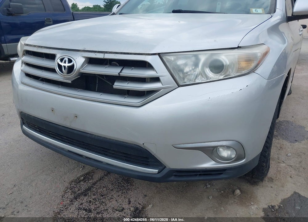 2011 TOYOTA HIGHLANDER VIN: 5TDBK3EH5BS043073
