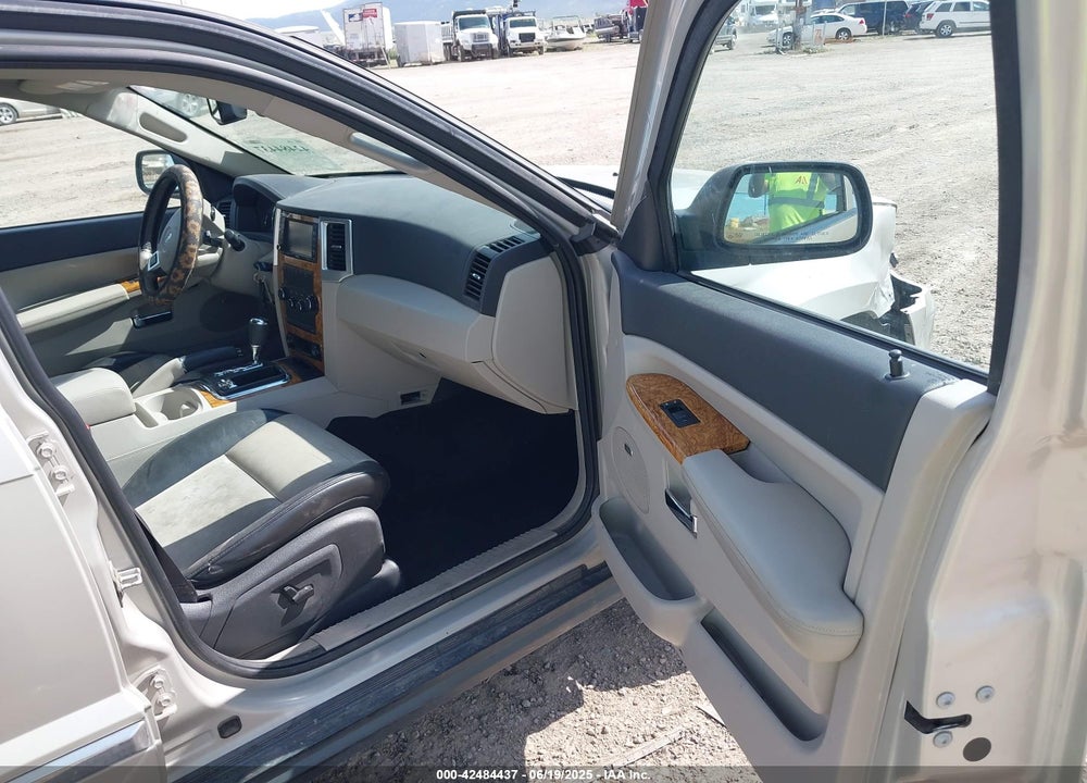 2009 JEEP GRAND CHEROKEE VIN: 1J8HR58T69C513570