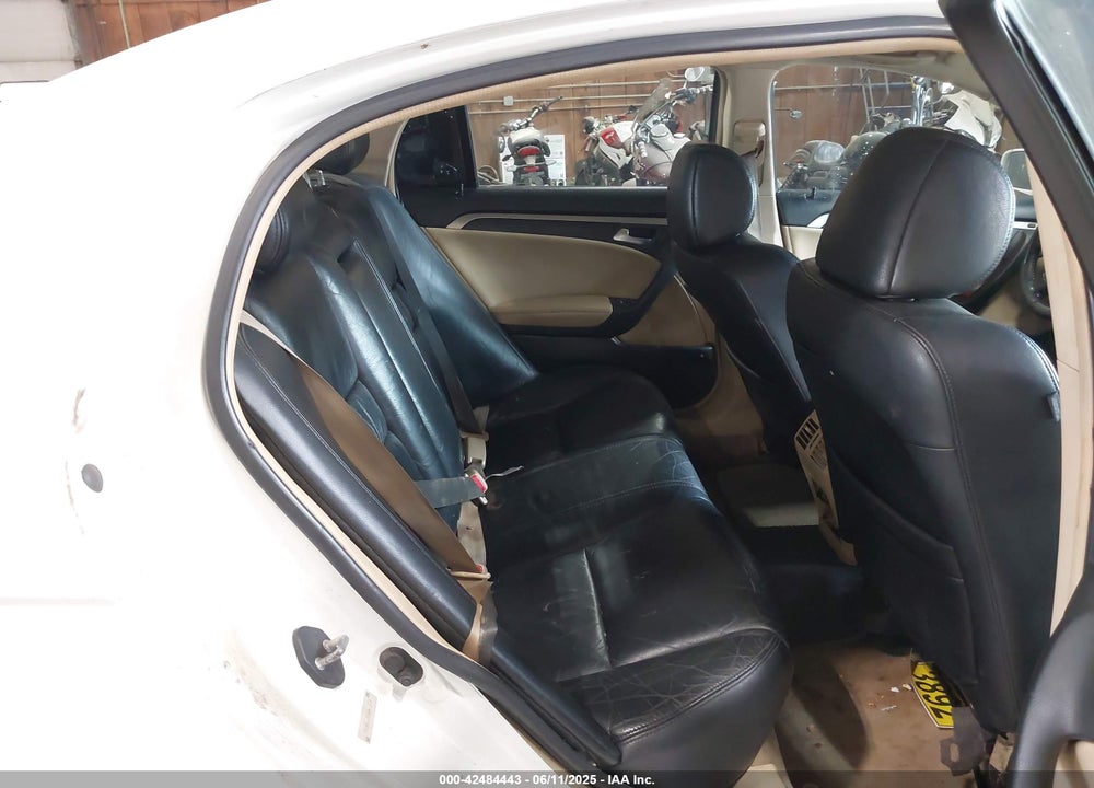 2005 ACURA TL VIN: 19UUA66285A041070