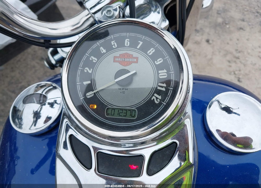 2015 HARLEY-DAVIDSON FLSTC HERITAGE SOFTAIL CLASSIC VIN: 1HD1BWV13FB017504