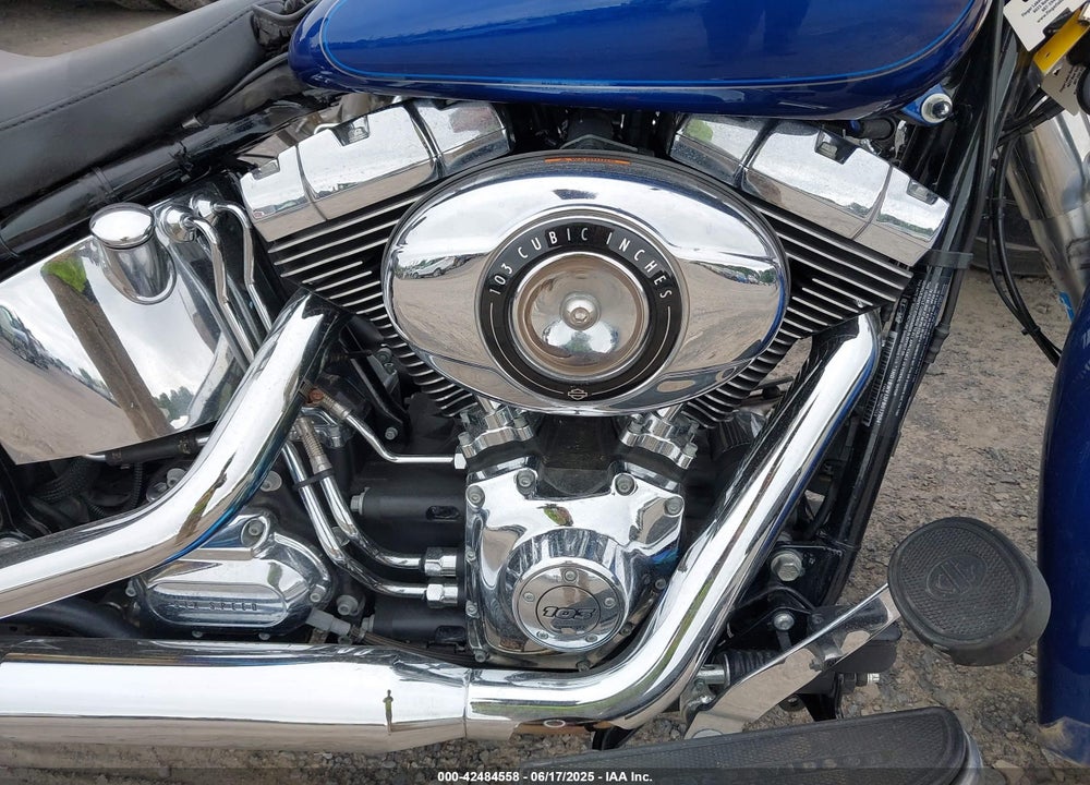 2015 HARLEY-DAVIDSON FLSTC HERITAGE SOFTAIL CLASSIC VIN: 1HD1BWV13FB017504
