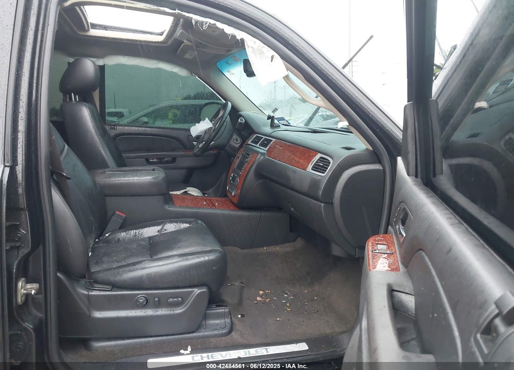 2011 CHEVROLET SUBURBAN 1500 VIN: 1GNSCKE08BR282141