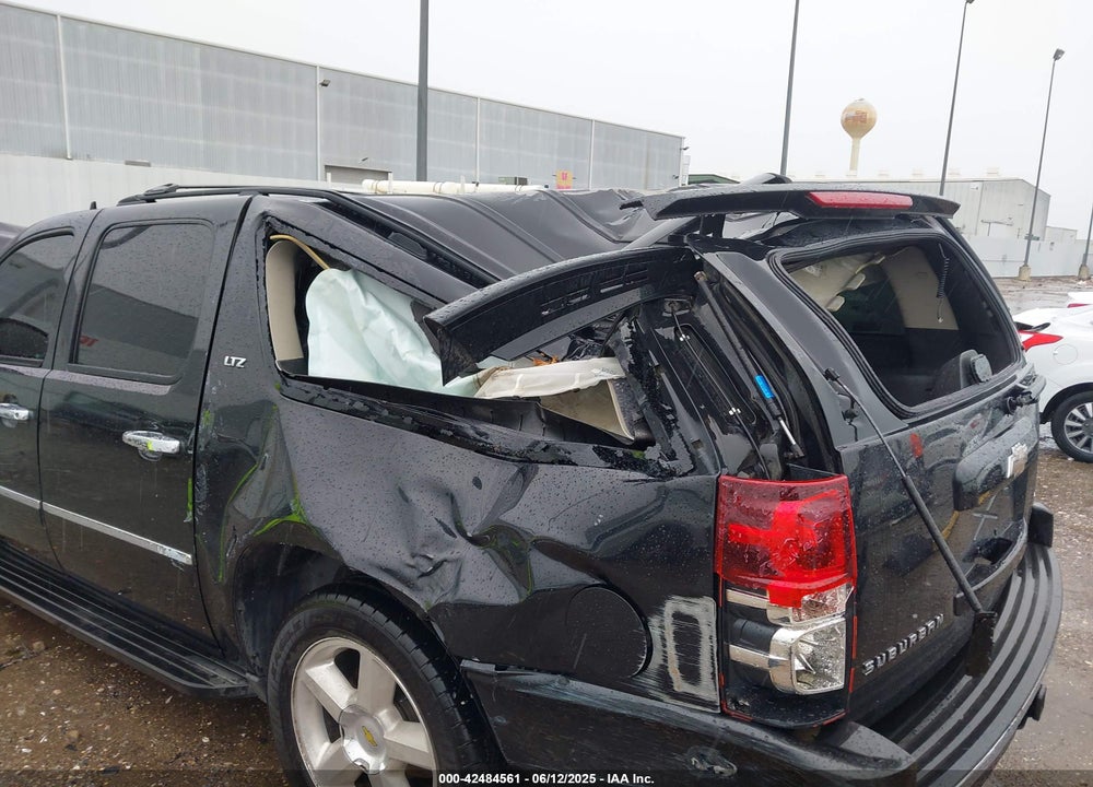 2011 CHEVROLET SUBURBAN 1500 VIN: 1GNSCKE08BR282141