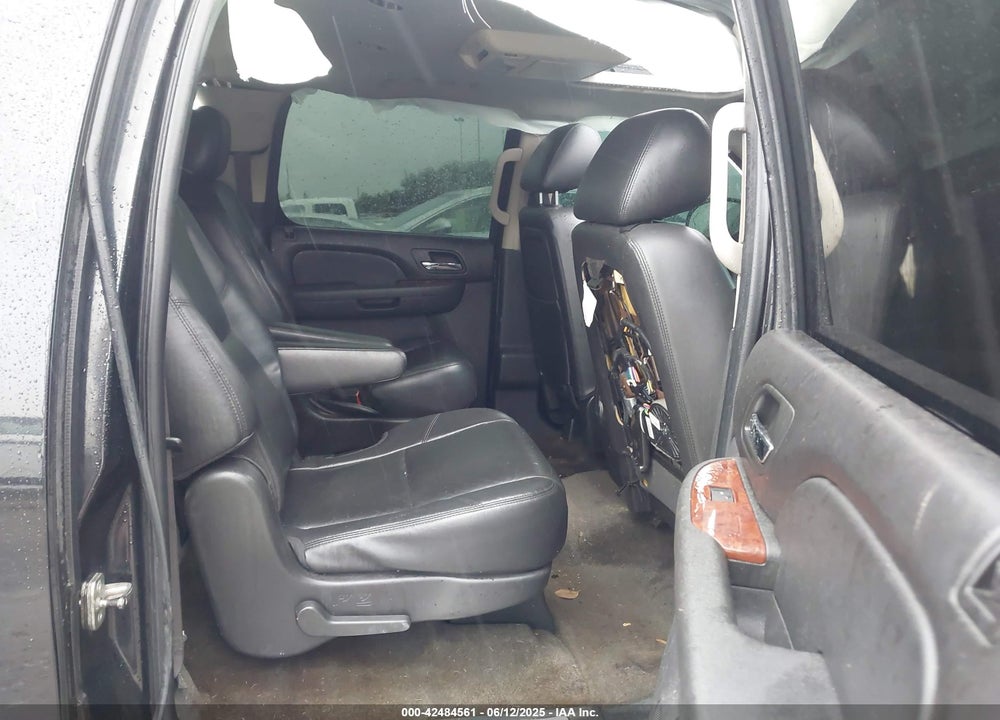2011 CHEVROLET SUBURBAN 1500 VIN: 1GNSCKE08BR282141