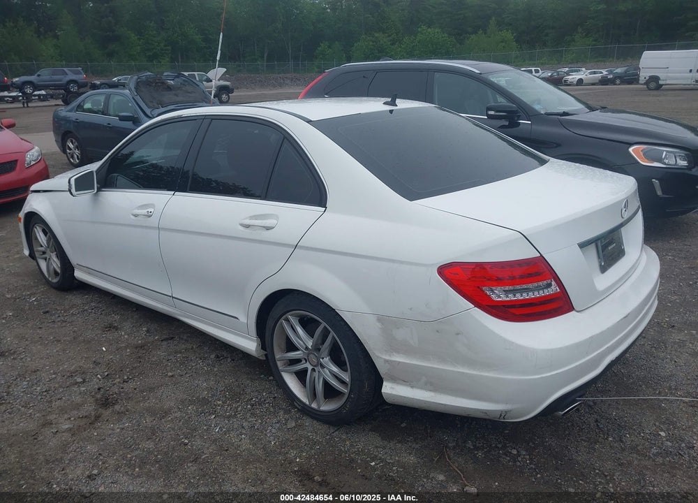 2013 MERCEDES-BENZ C 300 LUXURY 4MATIC/SPORT 4MATIC VIN: WDDGF8AB2DR247992